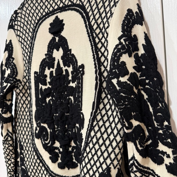 Neiman Marcus Black and Cream Cardigan - Picture 6 of 7